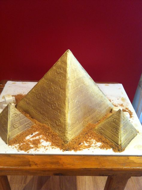 fancy pyramids Egypt Cake, Egyptian Themed Party, Computer Cake, Confectionary Art, Egyptian Party, Egyptian Wedding, Savory Cakes, Egypt Project, Event Props