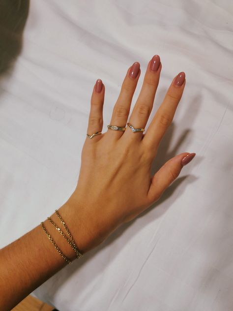 Pink, Nails, Nude, Jewelry, Gold Party Nail Extensions, Mocha Pink Nails, Dark Pink Natural Nails, Pink Tan Nails, Nails For Dark Pink Dress, Simple Nails Tan Skin, Tanned Hands Nails, Jelly Mauve Nails, Dark Blush Nails