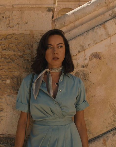 Aubrey Plaza as Harper Spiller in “The White Lotus�” Season 2 The White Lotus Season 2, White Lotus Season 2, White Skirt Suit, The White Lotus, Ivory Skirt, Jennifer Coolidge, Pleated Shirt Dress, Striped Linen Shirt, Aubrey Plaza