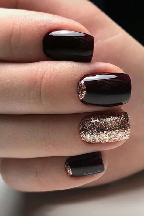 Black Nails With Glitter, New Years Eve Nails, Gold Glitter Nails, Gold Nail, Her Nails, Black Nail Designs, Super Nails, Nail Designs Glitter, New Year's Nails