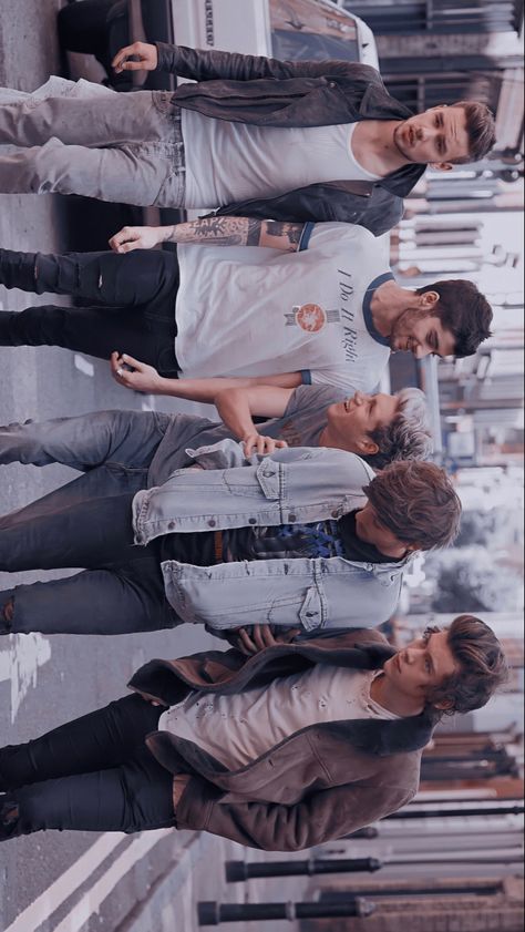 One direction #onedirection #2013 #aesthetic #icon 2013 era one direction #wallpaper #lockscreen midnight memories #zayn #louis #liam #harry #niall #photoshoot One Direction Midnight Memories Photoshoot, 2013 One Direction, One Direction Midnight Memories Era, Harry Styles One Direction Era, Midnight Memories One Direction, One Direction Iconic Pictures, One Direction 2013 Aesthetic, One Direction Pics, 1 Direction Wallpapers Aesthetic