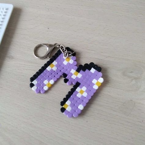 What To Make With Fuse Beads, Small Pearl Or Bead Ideas, Pear Beads Ideas, Pysla Beads Ideas, Things To Make With Hama Beads, Cute Pyssla Ideas, Pyssla Ideas Cute Easy, Melts Bead Patterns, Perla Bead Ideas