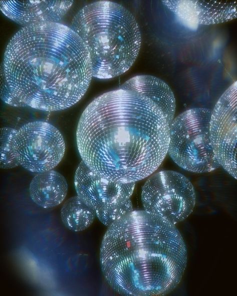 Aesthetic Disco Ball, Disco Background, Disco Aesthetic, Disco Birthday Party, Ball Aesthetic, Disco Night, Vintage Disco, Italo Disco, Backgrounds Aesthetic