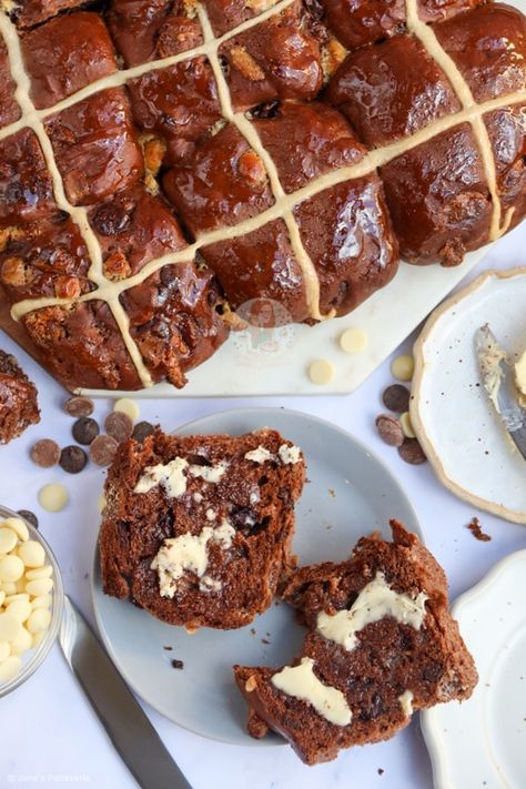 Chocolate Hot Cross Buns! Chocolate Orange Hot Cross Buns, Hot Crossed Buns, Hot Cross Bun Photography, Janes Patisserie Hot Cross Buns, British Hot Cross Buns Recipe, Chocolate Hot Cross Buns, Easter Baking Recipes, Janes Patisserie, Hot Cross Buns Recipe