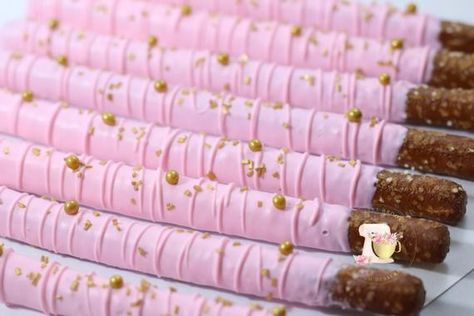 Pink and Gold Chocolate Covered Pretzels /princess/birthday/wedding favor/baby shower favor Cake Pink And Gold, Baby Shower Pink And Gold, Pink Baby Shower Cake, Dipped Pretzels, Gold Chocolate, Baby Shower Pink, Ideas Baby Shower, Baby Shower Vintage, Covered Pretzels