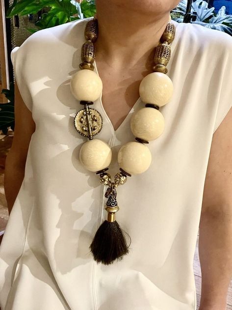 Long Beaded Necklace Ideas, Big Beads Necklace, Pearl Earrings Designs, Large Bead Necklace, Fiber Necklace, Coconut Shells, Exotic Jewelry, Aventurine Necklace, Tagua Jewelry