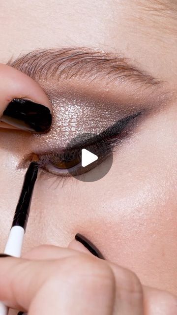 Daytime Smokey Eye, Nail Design Tutorial, Dark Smokey Eye Makeup, Fall Makeup Trend, Smokey Eye Makeup Look, Under Eye Circles, Date Night Makeup, Smokey Eye Tutorial, Nail Designs Tutorial