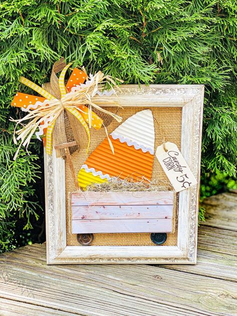 Halloween Pallet Projects, Corn Crafts, Candy Corn Crafts, Easy Candy, Fall Pumpkin Crafts, Picture Frame Crafts, Halloween Wood Crafts, Fall Arts And Crafts, Dollar Tree Diy Crafts