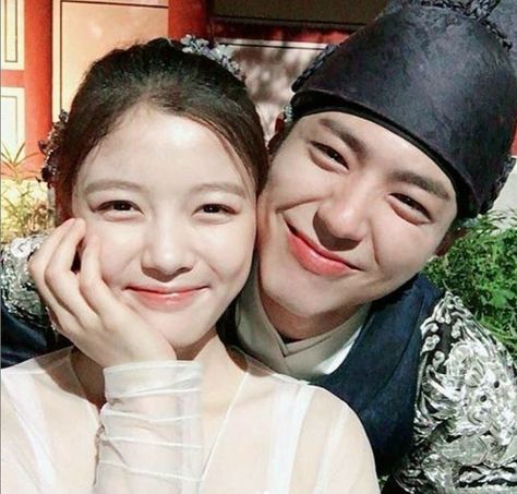 Love In The Moonlight Kdrama, Love In The Moonlight, Park Go Bum, Moonlight Drawn By Clouds, Kwak Dong Yeon, Park Bo Gum, Asian Film, Kim Yoo Jung, Good Comebacks