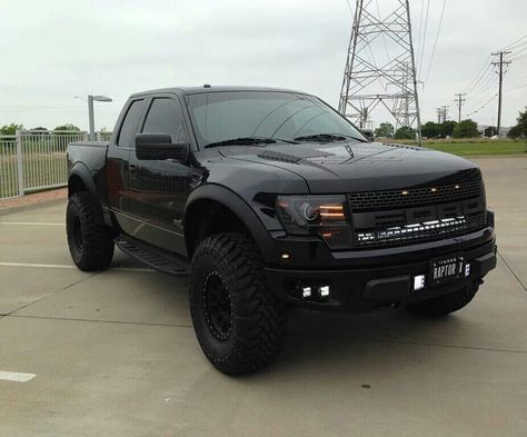 Blacked out Ford Raptor Ford Svt Raptor, Truk Ford, Ford Raptor Svt, Ford Ranger Wildtrak, Ford Svt, Svt Raptor, Black Truck, Truck Yeah, Ford Raptor