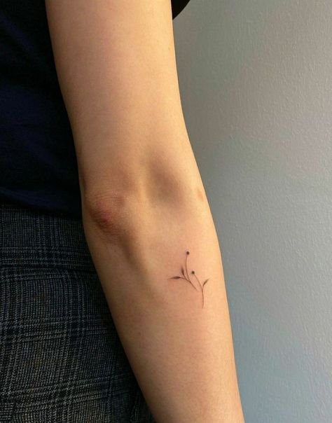 Aesthetic Tattoo Ideas, Simple Arm Tattoos, 20 Aesthetic, Hidden Tattoos, Anklet Tattoos, Handpoke Tattoo, Elbow Tattoos, Tasteful Tattoos, Petite Tattoos