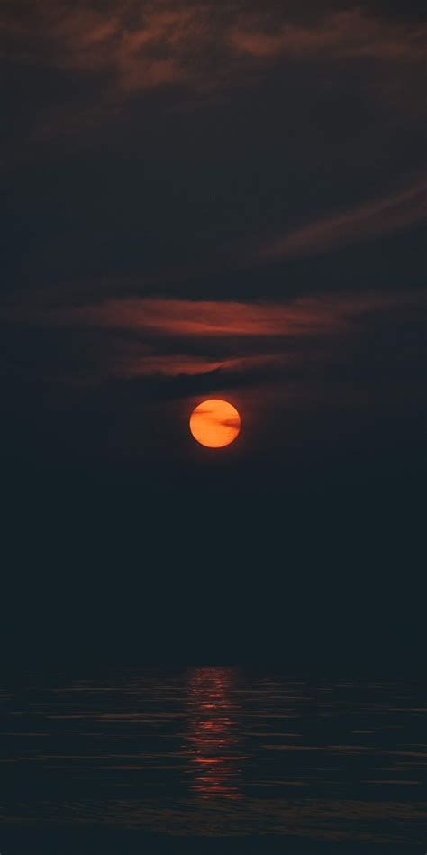 [50+] Night Aesthetic 4k Wallpapers On WallpaperSafari Orange Moon Wallpaper, Dark Sunset Wallpaper, Dark Light Wallpaper, Night View Sky, Sunsets Dark, Night Wallpaper Aesthetic, Orange Night, Dark Sunset, Dark Night Sky