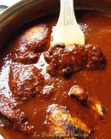 Mole de Pollo Mexicano~Chicken in a Mole Sauce - La Piña en la Cocina Mole Recipe Mexican, Mole Recipes, Mexican Chicken Mole, Chicken Mole Recipe, Braised Chicken Recipes, Mexican Mole, Mole Recipe, Spanish Foods, Chicken Mole