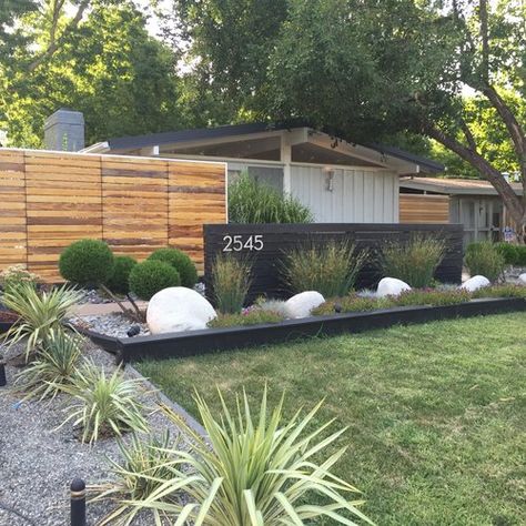 Mid Century Modern Front Yard, Modern Landscaping Front Yard, Mid Century Landscaping, Cliff May, Home Nails, Modern Front Yard, Nails Home, Architectural History, Home Exterior Makeover