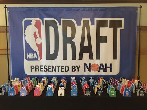 Nba Draft Themed Party, Nba Draft Party Ideas, Nba Theme Party, Nba Birthday Party, Bar Mitzvah Ideas Boys, Nba Party, Nba Theme, Bar Mitzvah Decorations, Basketball Bar Mitzvah