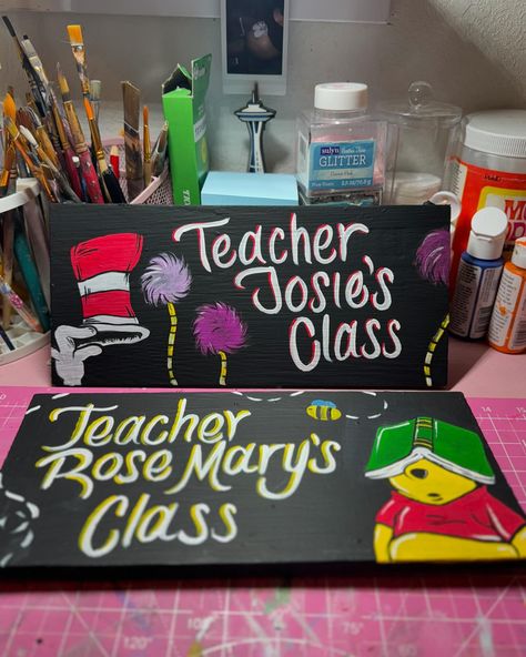 Classroom Signs ✍️. #teacher #backtoschool #whinniethepooh #drseuss #laalearte #art #customsigns #handmade #trend #signs #imperialvalley #elcentroca #california Painting Teacher, Teacher Signs, Classroom Signs, Class Teacher, Custom Sign, Back To School, California, Signs, Gifts