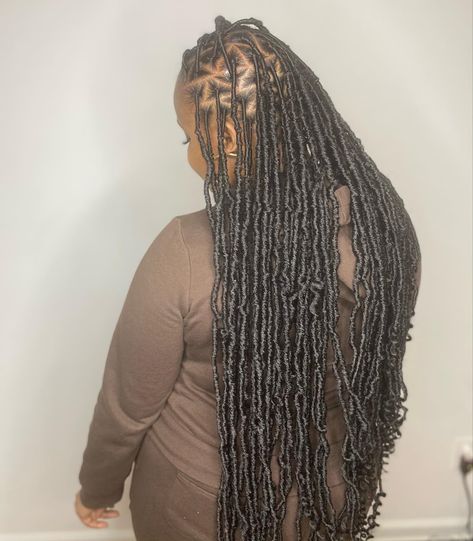 Triangle part, goddess locs 🫶🏽 Goddess Locs, Locs, Books Online, Hair