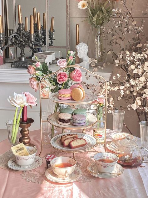 Aesthetic Tea Party, Tea Party Aesthetic, Tea Party Birthday Ideas, 17 Aesthetic, Tea Party Ideas, Plats Healthy, English Tea Party, London Tea, Tea Party Table