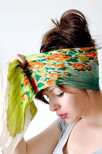 Diy Head Scarf, Head Scarf Tutorial, Keiko Lynn, Head Scarf Tying, Moda Hippie, Scarf Tutorial, Mode Turban, Hair Scarf Styles, Ways To Wear A Scarf