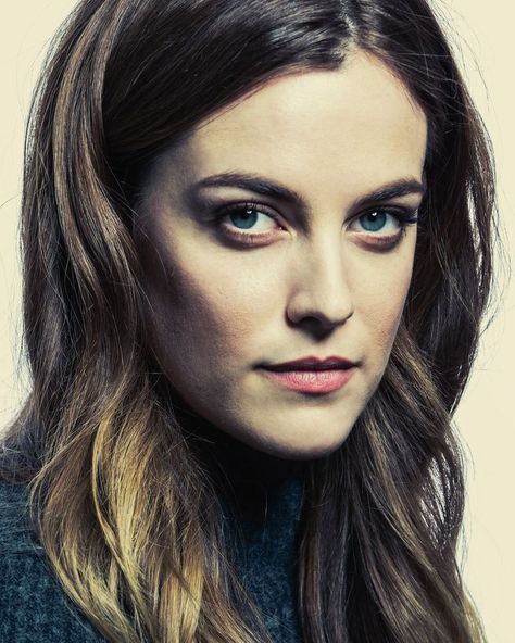 What Riley Keough learned from high-end escorts for Starz’s The Girlfriend Experience. Photograph by Justin Bishop. Riley Keough Hair, The Girlfriend Experience, Girlfriend Experience, Arizona Robbins, Riley Keough, Perfect Movie, Elvis And Priscilla, Lisa Marie Presley, Sundance Film Festival