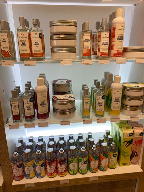 Body shop 🧴🤍 Products Inspired By Nature, Santa Ideas, Beauty Treats, Cruelty Free Skin Care, Cosmetic Products, Vegan Beauty, Loving Your Body, Body Products, Going Vegan