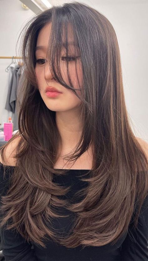 Haircuts For Long Hair With Layers, Hair Inspiration Long, Layered Haircuts For Medium Hair, Hairstyles For Layered Hair, Haircuts For Medium Hair, Haircuts Straight Hair, Long Layered Hair, Haircuts For Long Hair, Outfits Winter