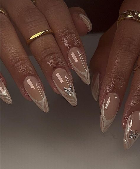 Almond Nail Designs Classy, Mail With Gems, Baddie Nails Instagram Almond, Long Almond Nail Inspiration, Almond Nails Designs Elegant, Rhinestone Almond Acrylic Nails, Almond Acrylic Nails Classy, Classy Vacation Nails Almond, Angelic Nails Acrylic