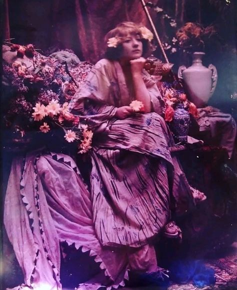 Autochrome 1910 Subtractive Color, Portrait Vintage, Flowers In Her Hair, Color Film, Old Photographs, Old Fashion, Colour Photograph, Vintage Pictures, Belle Epoque