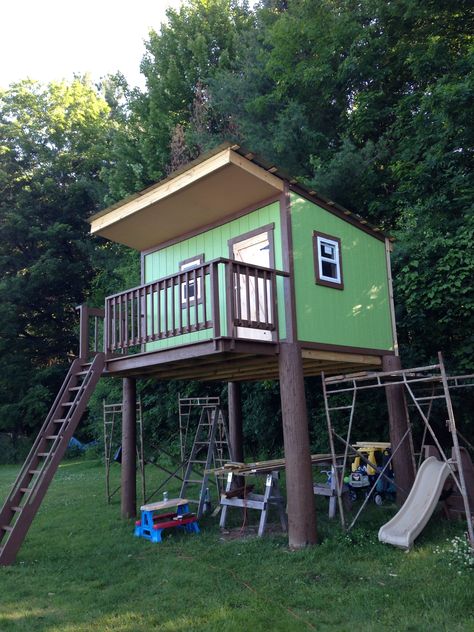 Telephone Pole Tree House, House Floor Ideas, Telephone Pole Ideas, Treeless Treehouse, Valkyrie Training, Outdoor Forts, Simple Tree House, Backyard Fort, Old Telephone