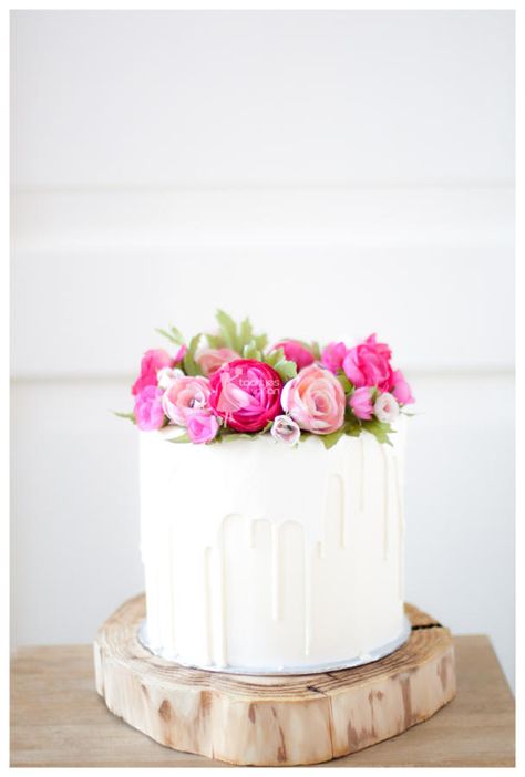 White chocolate dripping cake with handmade flowers by Taartjes van An (Anneke) - http://cakesdecor.com/cakes/228158-white-chocolate-dripping-cake-with-handmade-flowers Naked Cakes, Dessert Bar, Cupcake Cake, Gorgeous Cakes, Floral Cake, Drip Cakes, Savoury Cake, Love Cake, Fancy Cakes