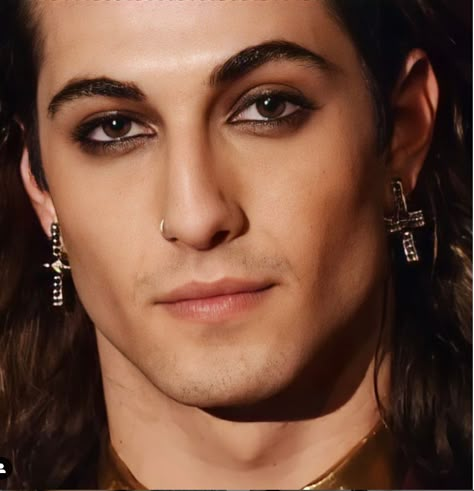 Mens Smokey Eye Makeup, Stage Makeup Men, Glam Rock Makeup 70s Men, Men’s Smokey Eye, Mens Smokey Eye, Male Pirate Makeup, Vampire Male Makeup, Vampire Men Makeup, Pirate Makeup For Men