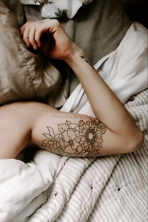 Magnolia And Sunflower Tattoo, Peony Tattoo Thigh, Floral Bicep Tattoo, Tattoo Biceps, Magnolia Tattoo, Peony Tattoo, Tattoo Thigh, Tattoo Shoulder, Mens Shoulder Tattoo