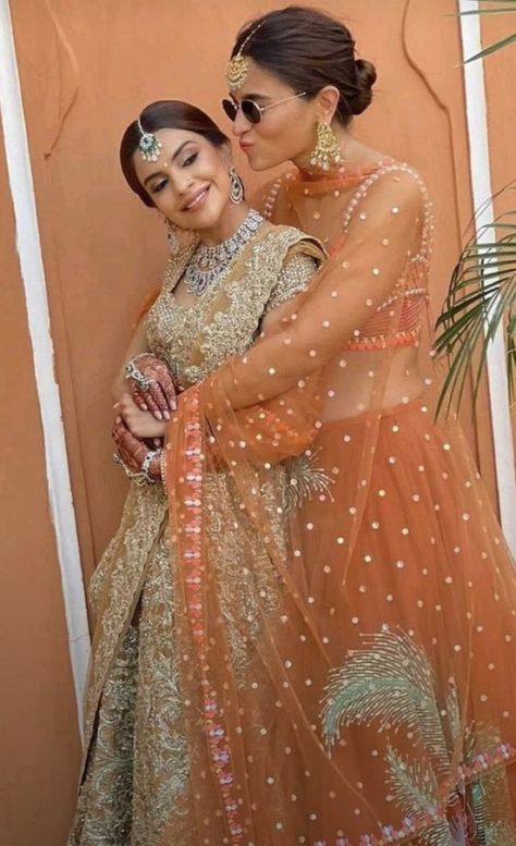 Bff Wedding Outfit Indian, Haldi Pics With Friends, Sisters Wedding Photoshoot, Sister Wedding Dress Indian, Bridesmaid Lehenga Sisters, Sangeet Outfit Sisters, Haldi Ceremony Outfit For Sister, Sisters Poses, Sisters Photography Poses