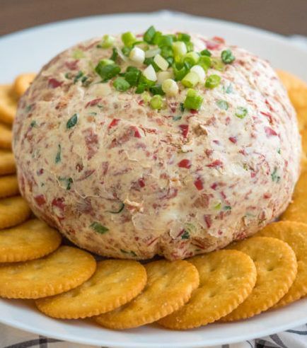 Dried Beef Cheeseball Recipes, Chipped Beef Cheese Ball, Beef Cheese Ball, Cheese Ball Recipes Easy, Creamed Chipped Beef, Creamed Beef, Ball Recipes, Chipped Beef, Keto Cream