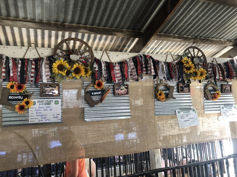 County Fair Animal Stall Decorations, Cow Stall Decorations For Fair, Livestock Show Stall Decorations, Livestock Stall Decorations, Ffa Fair Decorations Stalls, Animal Stall Decoration Ideas Fair, 4h Stall Decorations, 4h Fair Stall Signs, Livestock Pen Decorations