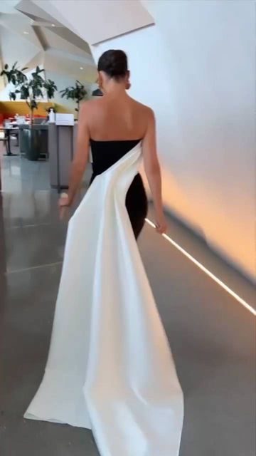 Black Gala Dress, Black Wedding Photos, Robes Glamour, Black Dresses Classy, Tag Friends, No Love, Elegant Dresses Classy, Prom Dress Inspiration, Pretty Prom Dresses