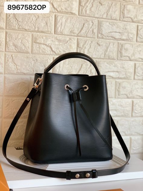 Lv Bucket Bag, Bucket Bags Outfit, Tas Lv, Louis Vuitton Bucket Bag, Lv Neonoe, Leather Wallet Design, Louis Vuitton Favorite Mm, Black Bucket Bag, Cute Handbags