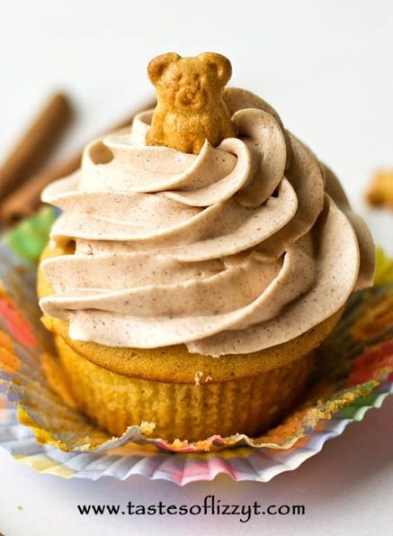 Cinnamon Buttercream Cupcakes Baking With Grandma, Cinnamon Buttercream, Cinnamon Cupcakes, Christmas Cupcakes Recipes, Butter Cinnamon, Teddy Grahams, Dessert Cakes, Sweet Temptation, Buttercream Cupcakes