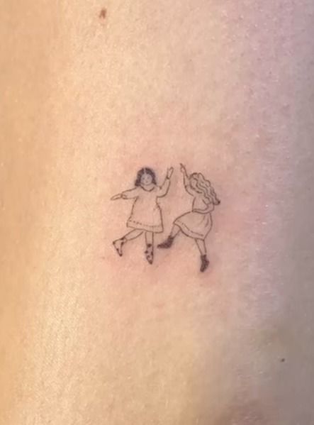 Sister Stick Figure Tattoo, Friendship Tattoos Quotes, Tattoo Dedicated To Sister, Match Sister Tattoos, Matching Flowers Tattoo, Sisters Holding Hands Tattoo, Dainty Tattoos For Best Friends, Dainty Whimsical Tattoo, Soul Sister Matching Tattoos