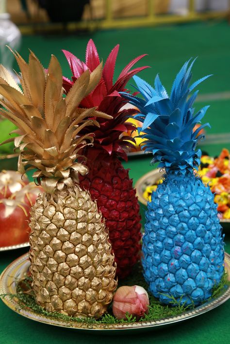 Pineapple Plate Decoration, Coconut Plate Decoration, Coconut Decoration For Engagement, Function Decoration Ideas, Engagement Plates, Puberty Function, Plate Decoration Ideas, Coconut Decoration, Wedding Trays