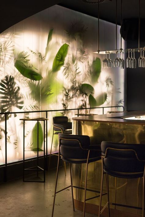 hide fake plants behind frosted backlit glass? Juice Bar Design, Bar Interior Design, Living Room Furniture Arrangement, Modern Restaurant, Bar Interior, Restaurant Interior Design, Hospitality Design, Bar Lounge, Restaurant Interior