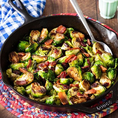 Bacon Brussels Sprouts, Carb Sides, Savory Sides, Sprouts Recipe, Christmas Dinner Menu, Healthy Thanksgiving, Christmas Foods, Sprout Recipes, Brussels Sprouts Recipe