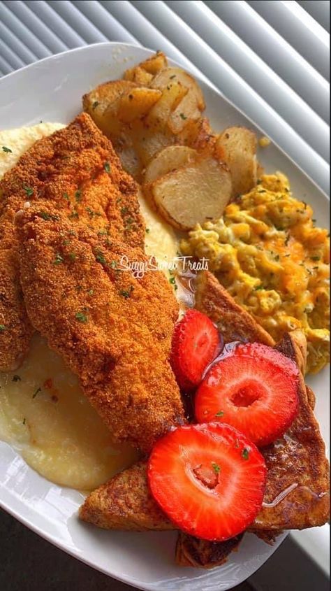 Fried Fish Dinner, Fish Lunch, Fish Aesthetic, Dinner Fish, Soul Food Dinner, Delicacy Food, Fish Dinner, Exotic Food, Food Dinner