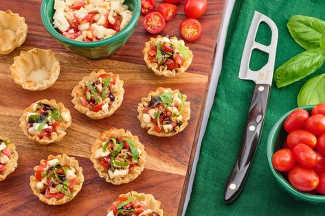 Easy Caprese Phyllo Cups are just the right quick and easy appetizer that will fill your taste buds with flavor all in one bite. Herb Infused Olive Oil, Phyllo Cups, Quick And Easy Appetizers, Tomato Mozzarella, Quick Appetizers, Italian Salad, Puff Pastry Recipes, Grape Tomatoes, Fresh Mozzarella