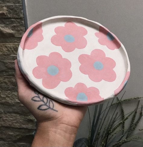 Bowl Painting Ideas Aesthetic, Ceramic Cafe, Diy Pottery Painting, Color Me Mine, Earthenware Ceramics, Clay Plates, Sculpture Art Clay, Advanced Ceramics, Tanah Liat