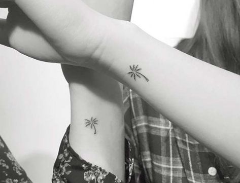 Matching Tropical Palm Tree Tattoos #tattoo #mother #daughter #tattoo Palm Tree Tattoos, Dragons Tattoo, Florida Tattoos, Tree Tattoos, Palm Tattoos, Triangle Tattoos, Muster Tattoos, Tree Tattoo Designs, Palm Tree Tattoo