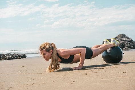 If you’ve traveled to a beach and thought about running in the sand, you’re not the only one. Training in the sand provides several benefits, including an increased heart rate and VO2max with less stress on the knees compared to a harder surface like wood or pavement. Now, there’s more to working out at the beach Sand Workout, Outdoor Running Workouts, Burn Calories Fast, Hiit Program, Sun Goddess, Beach Workouts, Side Lunges, Fitness Apps, Aerobics Workout