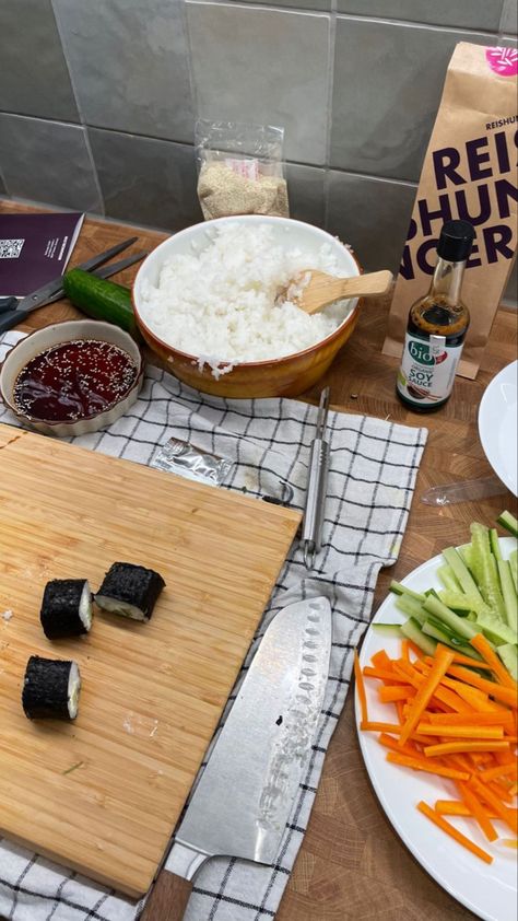 Sushi Making Aesthetic, Homemade Sushi Aesthetic, Making Sushi, Summer List, Sushi Night, Homemade Sushi, Food Homemade, Easy Food Art, Sushi Recipes