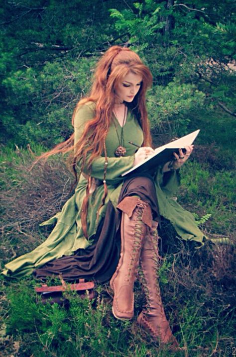 Caladrin Mode Hippie, Wood Elf, Long Red Hair, Beltane, Fantasy Costumes, Arte Fantasy, Long Red, Medieval Fantasy, Fantasy Clothing