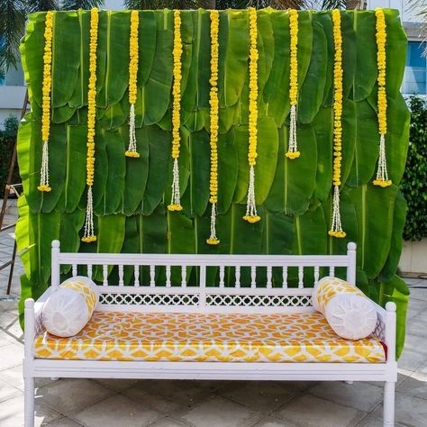 Haldi Shastra Decoration, Haldi Ceremony Simple Decorations, Mehendi Ceremony Decorations At Home, Haldi Easy Decoration At Home, Nalangu Decoration At Home, Simple Haldi Decoration At Home Terrace, Minimal Haldi Decor, Decoration For Haldi Ceremony At Home, Haldi Decoration Ideas Simple